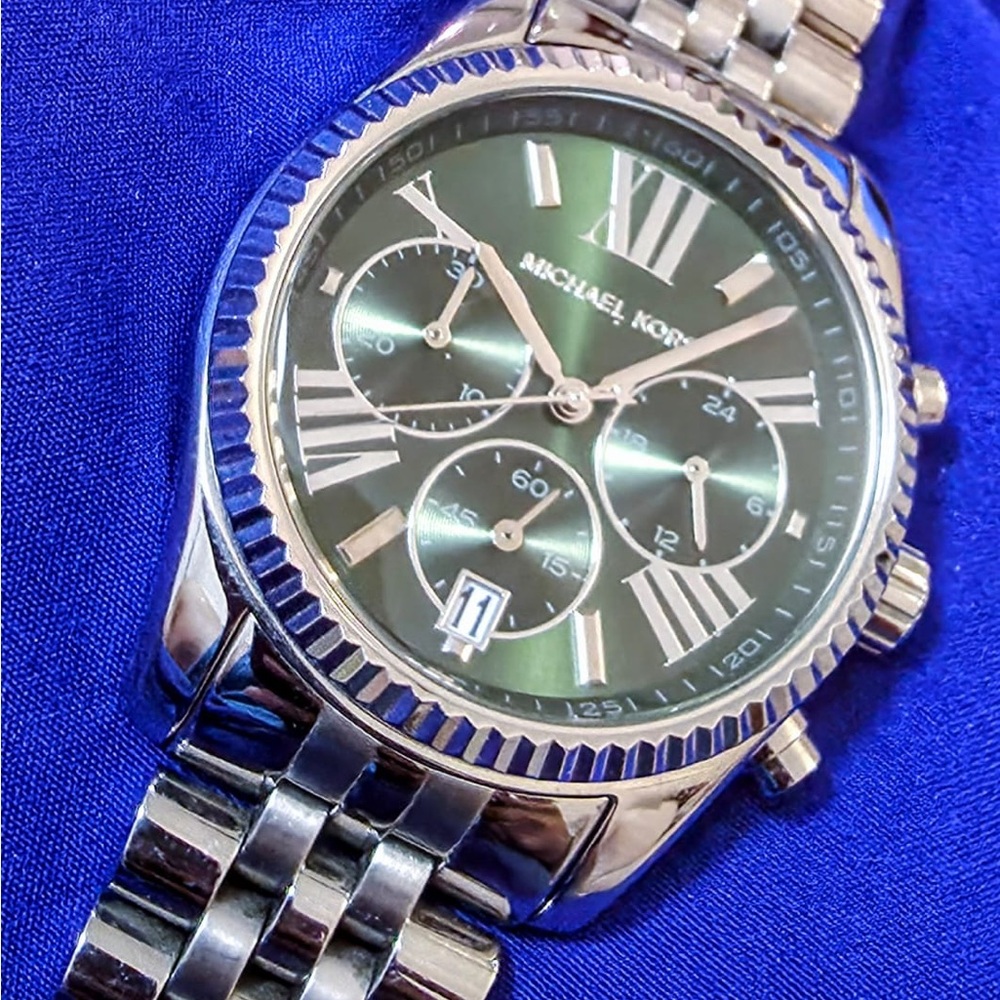 Michael Kors Lexington MK-6222 Olive Green Dial 38mm Mens Watch Chrono